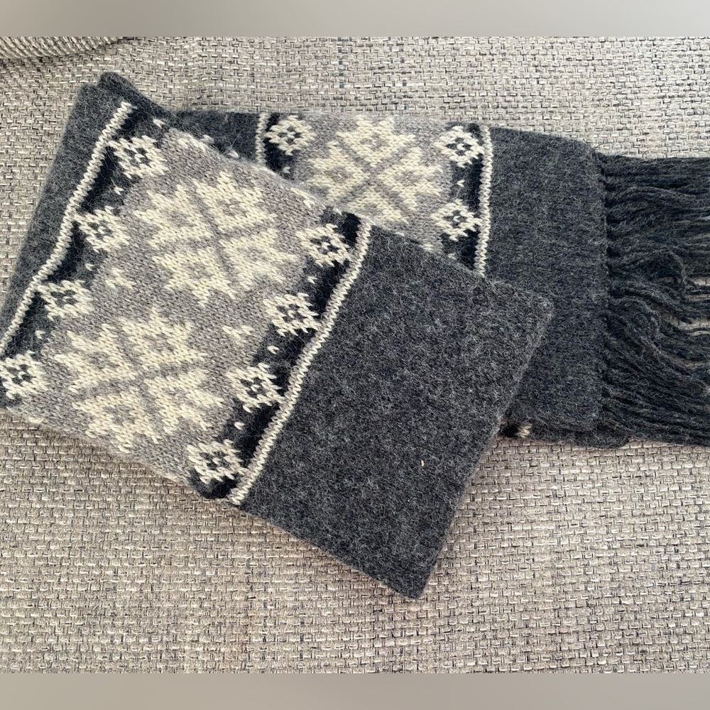 The Renewable Resource Gray Snowflake scarf 60x7” 50%wool 50%Fortrel Ecospun